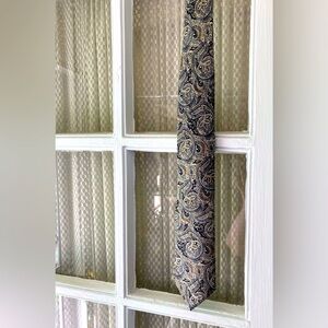 Serica tie